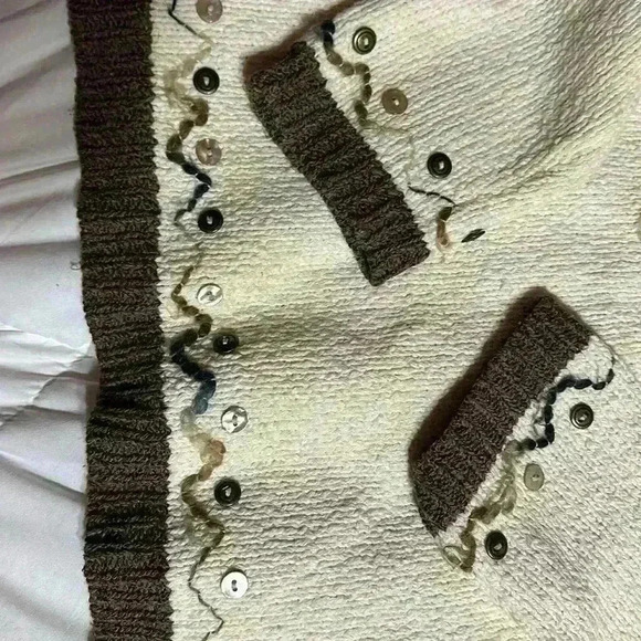 VTG Women SM Cream Knit Sweater Hand Embroidered Yarn and Button Tree Design - Picture 7 of 12
